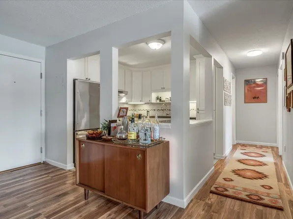4820 Park Commons Dr APT 320, Saint Louis Park, MN 55416