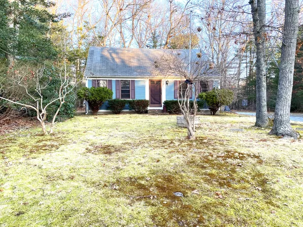 29 Hunters Trl, Sandwich, MA 02563