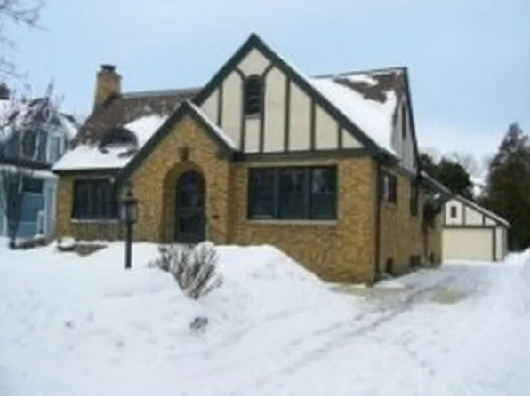 824 S Jackson St, Green Bay, WI 54301