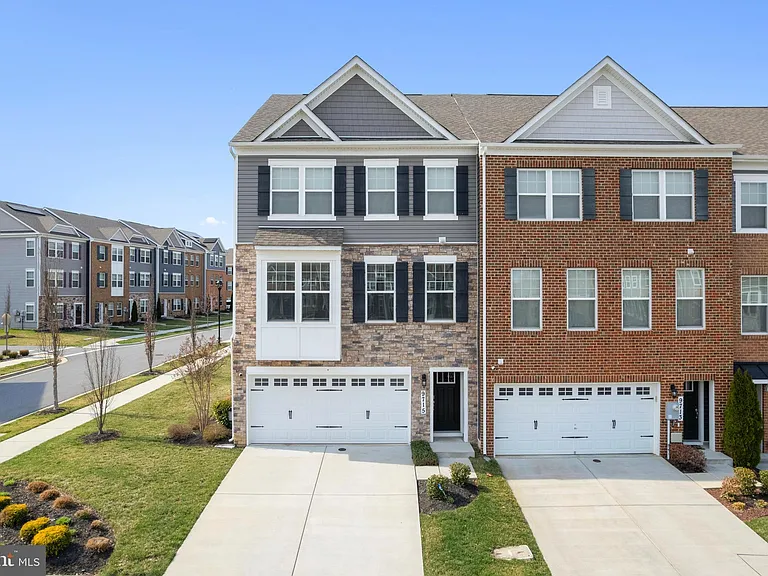 9715 Summerton Dr — Photo 1