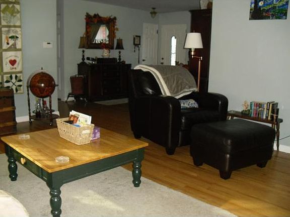 3rd image of 281 Academy Dr