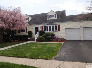 38 Clark St, West Babylon, NY 11704