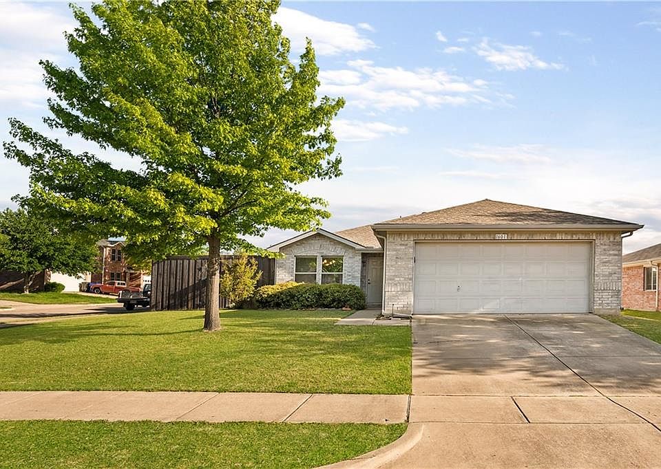 1st image of 1601 Briarhaven Way