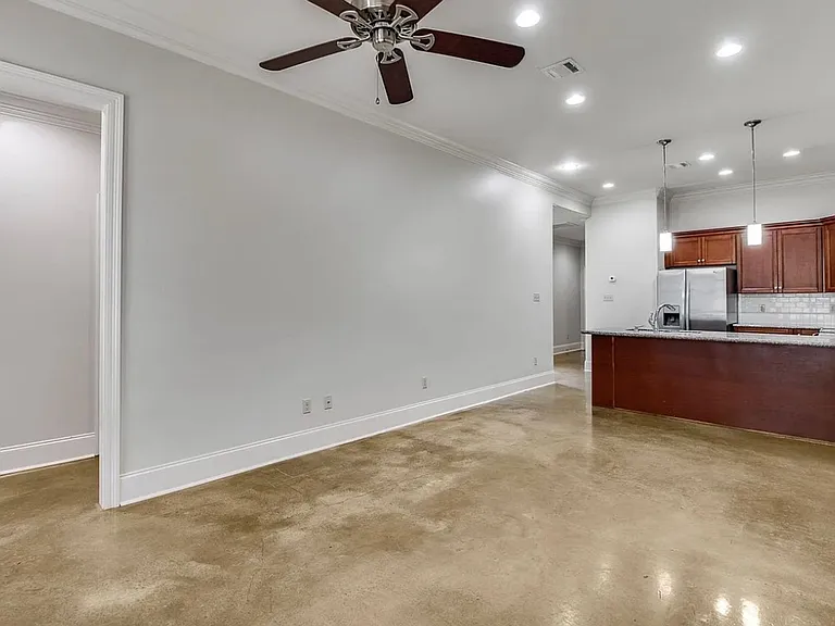 130 Brightwood Dr — Photo 3