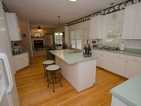 HUGE KITCHEN