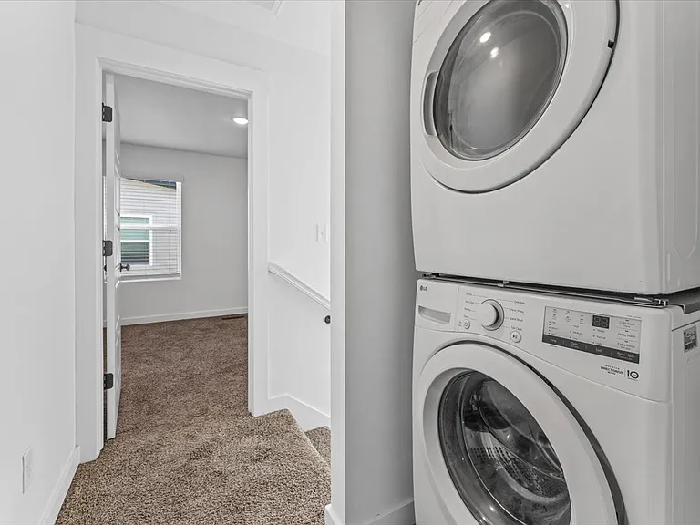 941 Ventnor Ave — Photo 25