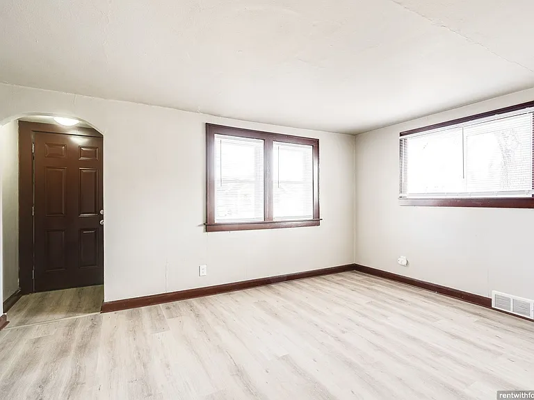 313 E. Murray Ave. — Photo 3