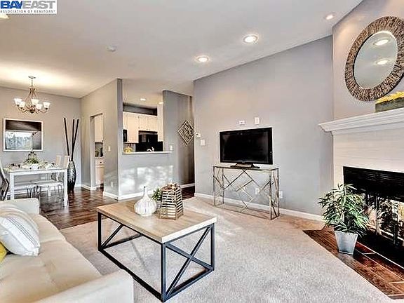 4th image of 39975 Cedar Blvd Unit 331