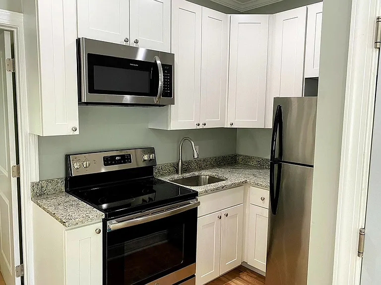 4569 Macarthur Blvd NW — Photo 7