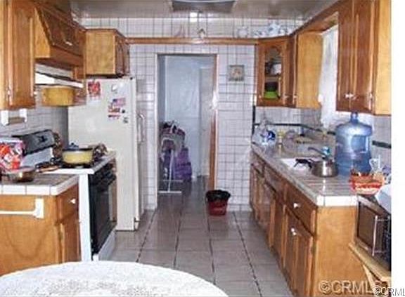 4th image of 3749 Grace Ave
