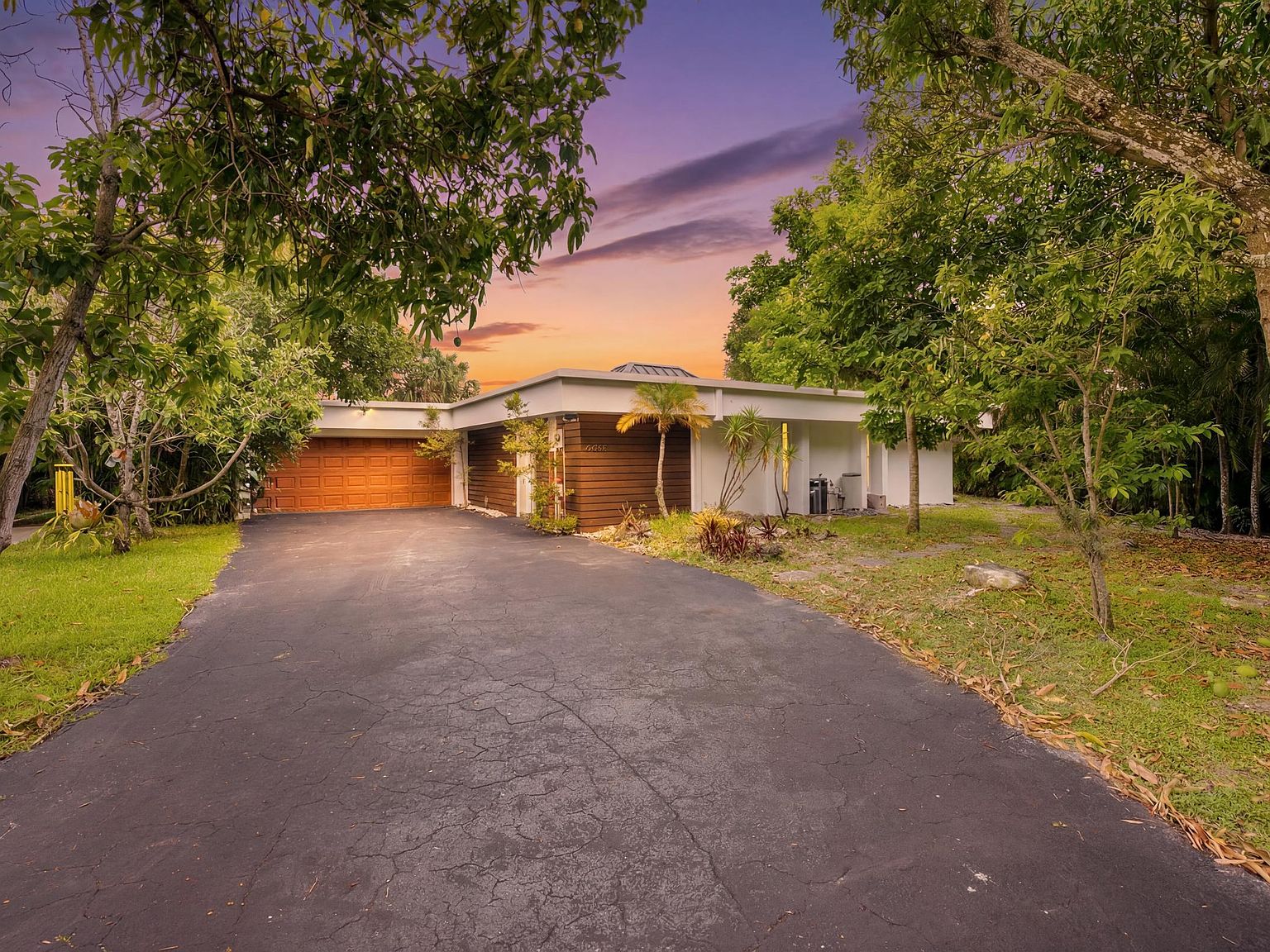 4400 Queen Palm Lane