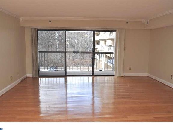 4th image of 1704 N Park Dr APT 117