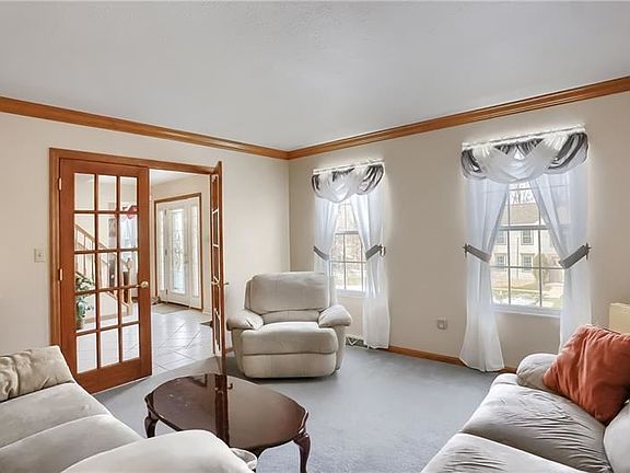 5th image of 451 Monmouth Dr