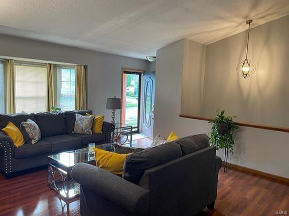 3rd image of 2125 Hungerford Dr