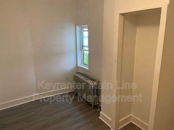 4th image of 250 E Eleanor St #1R