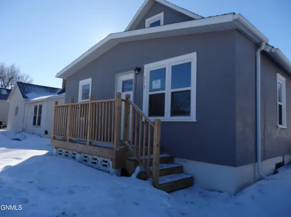 313 3rd St NW, Watford City, ND 58854