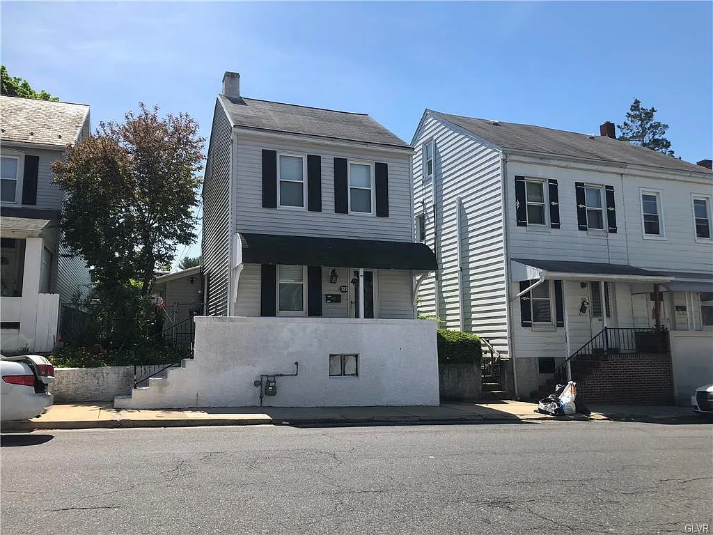 322-324 E Walnut St photo 1
