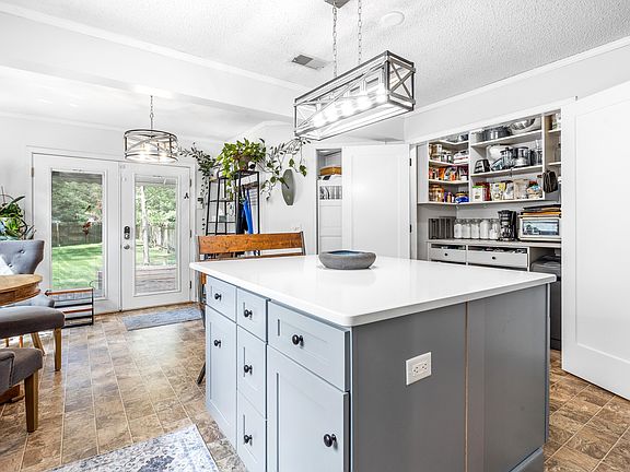 2nd image of 3506 New Windsor Ct