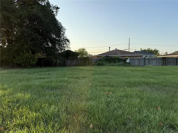 2816 Guerra Dr, Violet, LA 70092