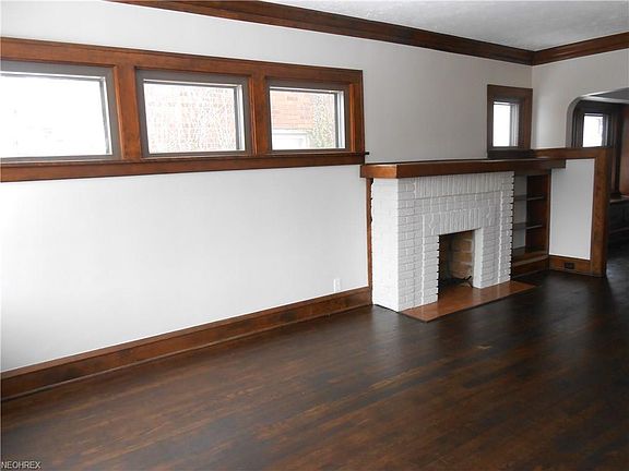 4th image of 16807 Laverne Ave