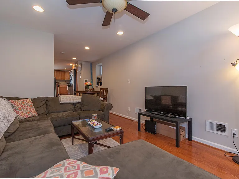 1733 Light St — Photo 6