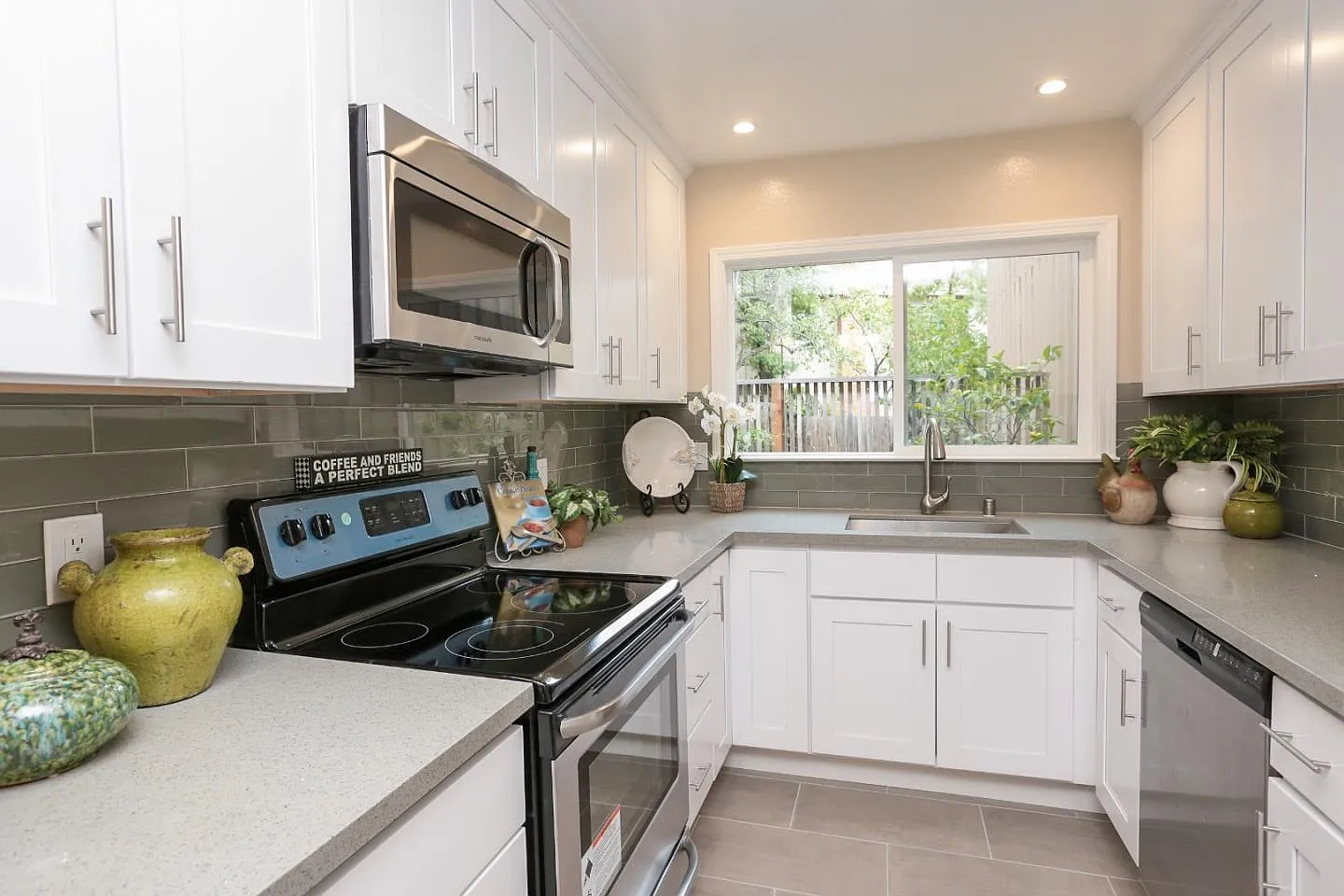 10197 Camberley Ln photo 1