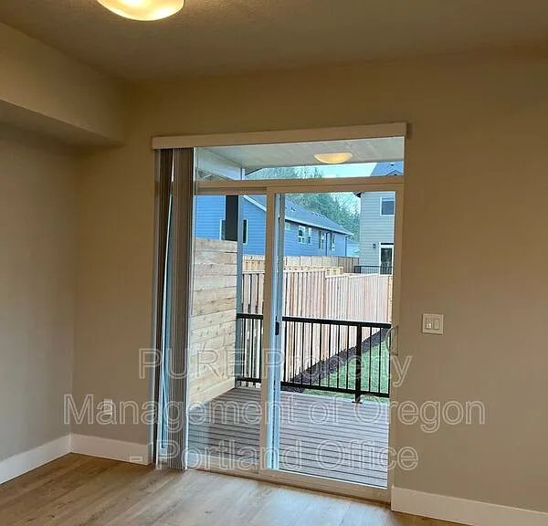 1730 NE Gilbert Ln — Photo 11