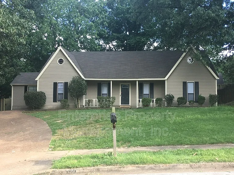 7019 Shadow Oaks Dr — Photo 1