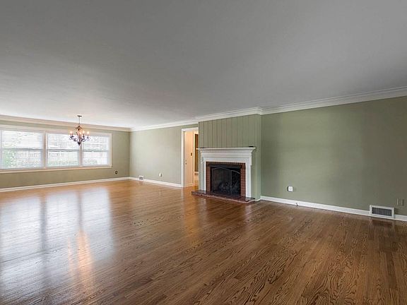 4th image of 400 Wesleyan Pl