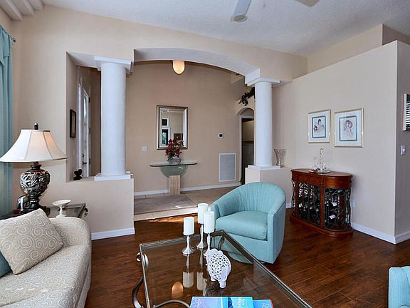 3rd image of 1100 Hartbourne Ln