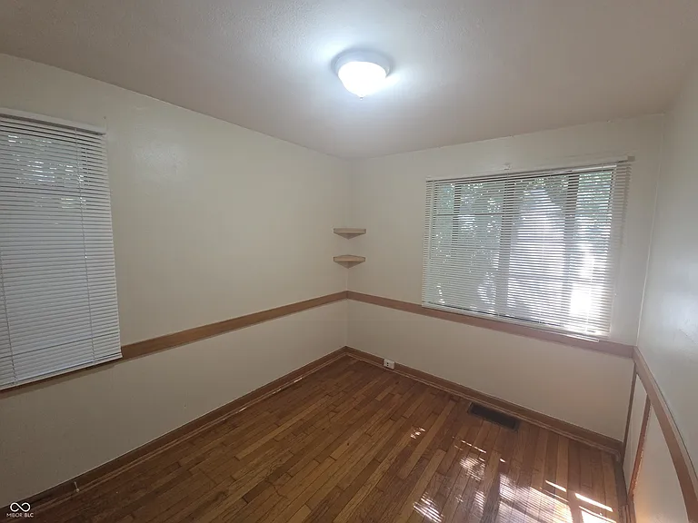 67 W Westfield Blvd — Photo 8