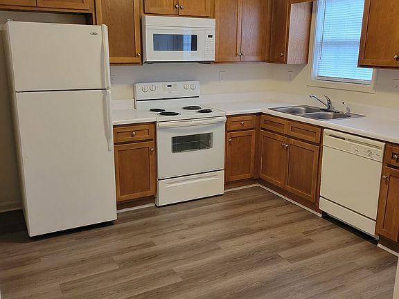 2nd image of 256 Crowne Park Ave #A