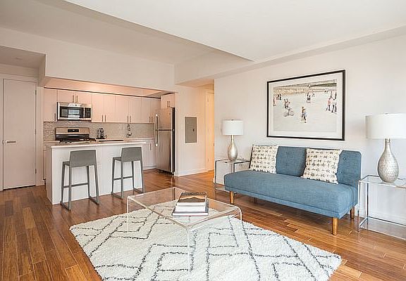 5th image of 27 Albany Ave APT 604