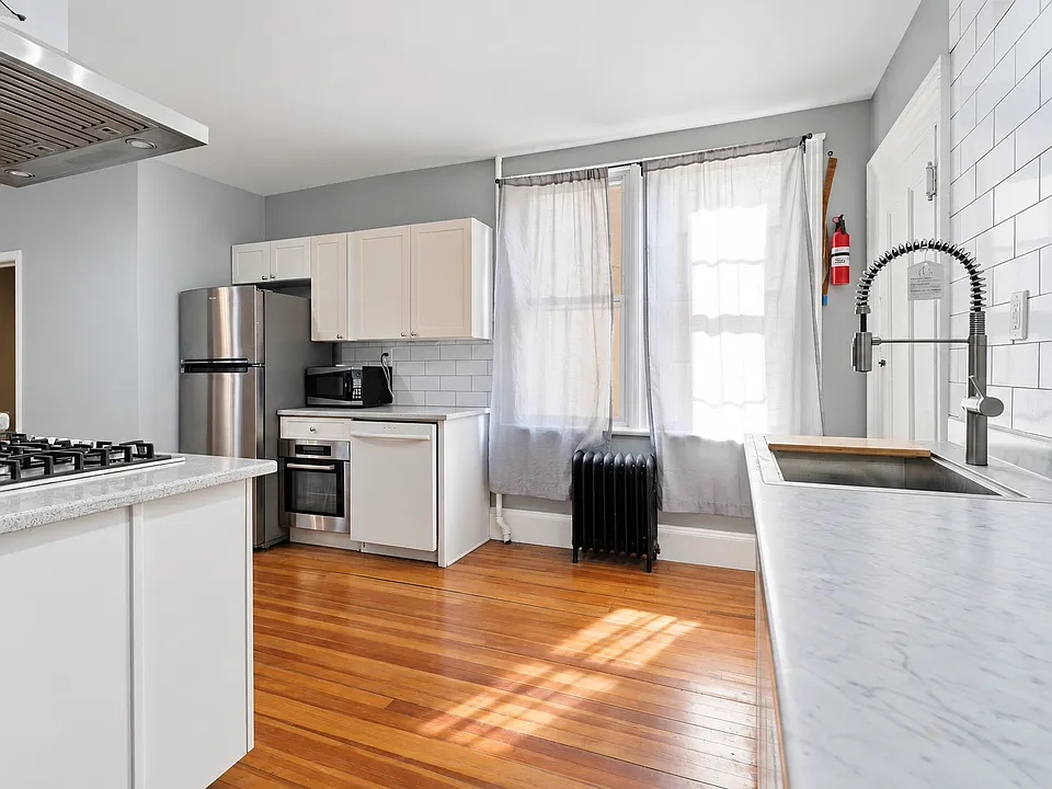 126 Oakland Ave #2