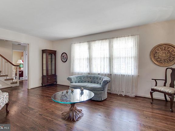 5th image of 28 Yearsley Dr