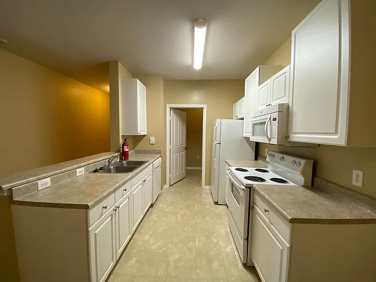 1014 Hemingway Cir — Photo 9
