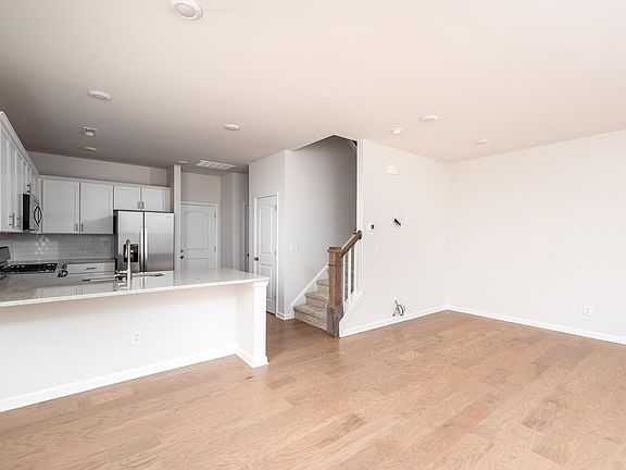 4th image of 3326 Glenn Hope Way