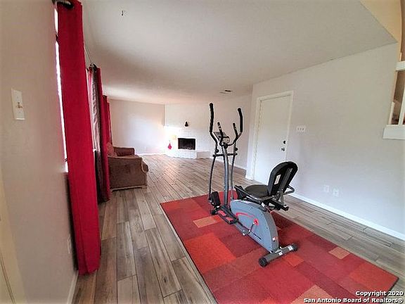 5th image of 8543 Pendragon St