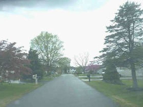 Exterior Neighborhood (street photo)
