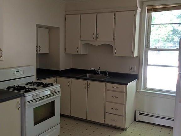 3rd image of 59 Auburn St #1
