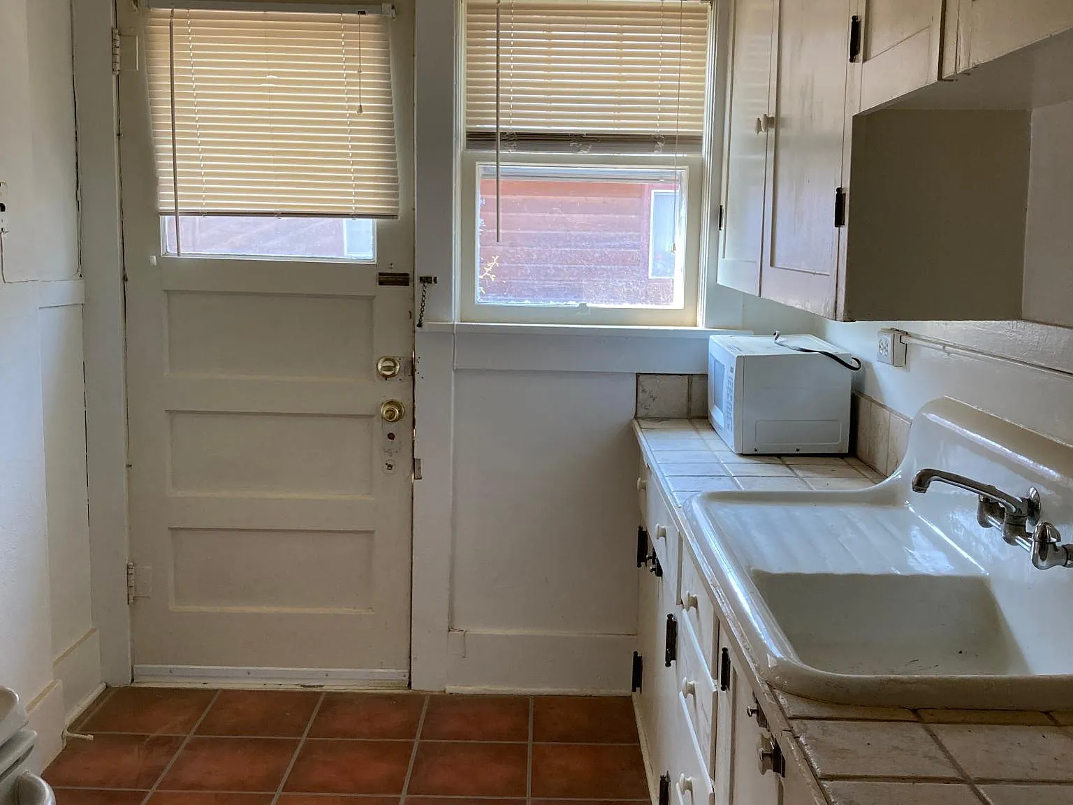 1 bed, 350 sqft, $750 — Photo 2