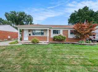 15391 Dumay St, Southgate, MI 48195