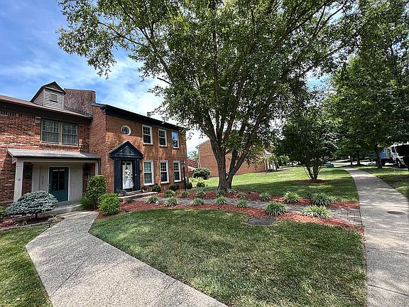 2nd image of 9525 Wessex Pl