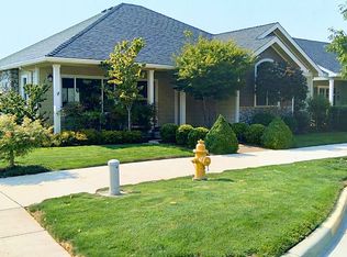 1305 N Haskell St, Central Point, OR 97502