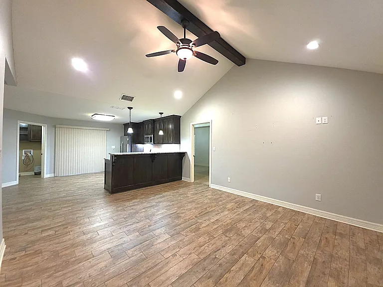1424 Dogwood St — Photo 2