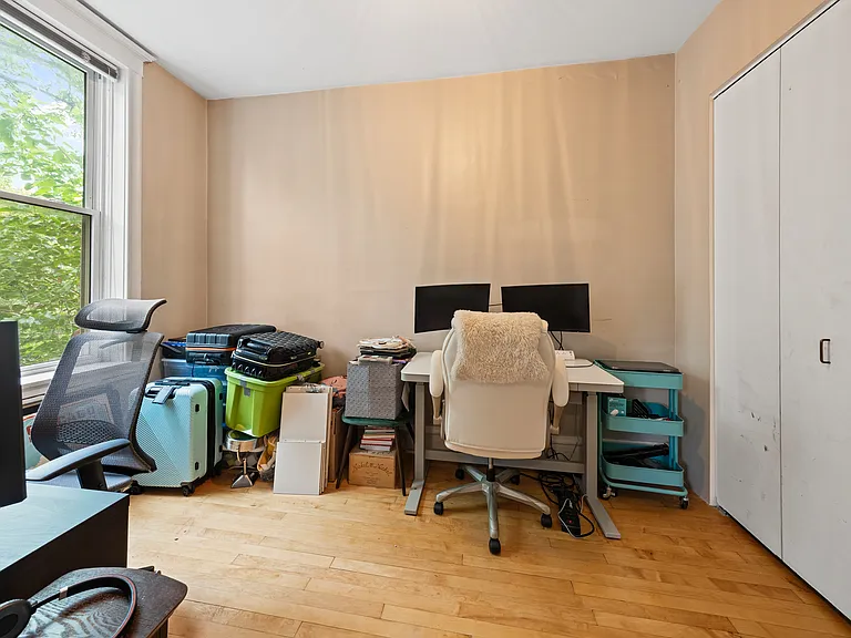 2335 N Oakley Ave #2 — Photo 9
