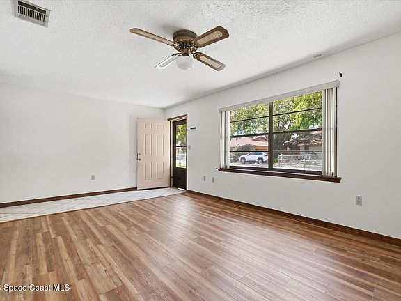 5th image of 1778-1780 Stewart Pl