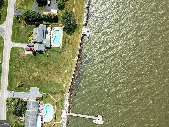4th image of 326 Queen Anne Club Dr