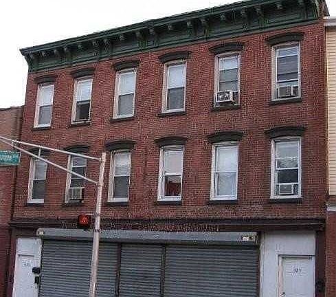 3rd image of 523 Communipaw Ave