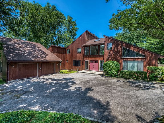 3rd image of 7 Woods Way